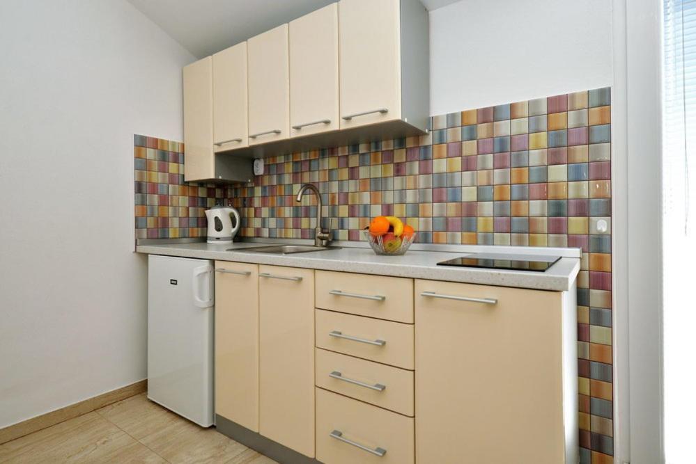 Apartments Viola Betina  Rum bild