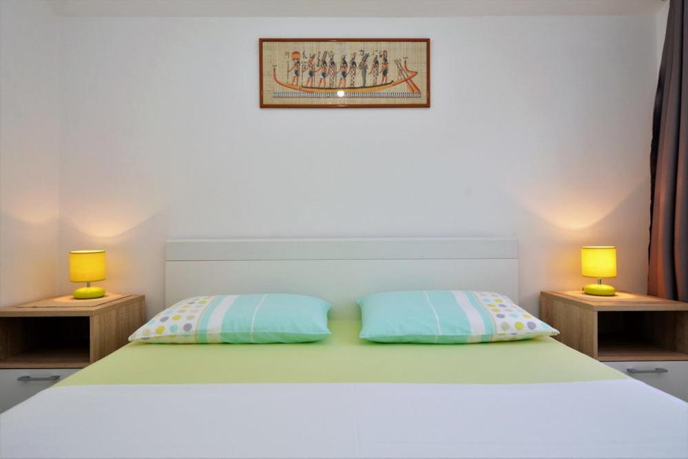 Apartments Viola Betina  Rum bild