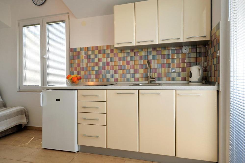 Apartments Viola Betina  Rum bild